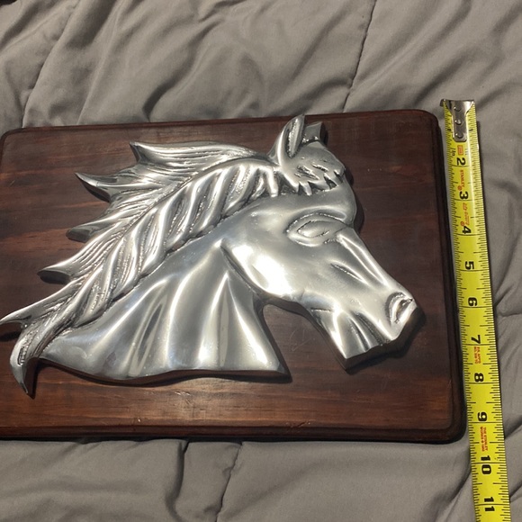 Argentinian pewter horse on wooden plank - Picture 6 of 6